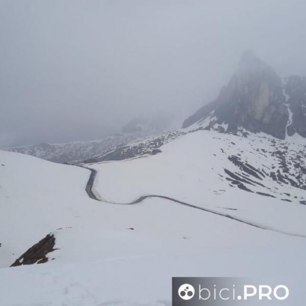 Neige au Passo Giau Giro 24-05-21.jpg