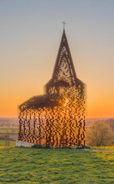 église-transparente-borgloon-de-coucher-du-soleil-54202184.jpg