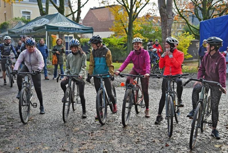 Cyclocross de la Chartreuse 2024 départ dames.jpg